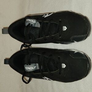 Nike boys baseball cleats, size 3.5